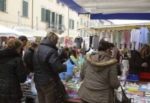 Mercato settimanale ambulante. Avanti così