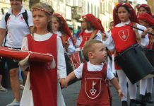 Musici e sbandieratori, c’è da divertirsi per i più piccoli…