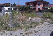 Via delle Gardenie ad Alberghi, parcheggi dimenticati