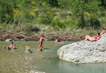 Sanzioni a chi fa il bagno nel fiume. Delusi i giovani del “bozzo”