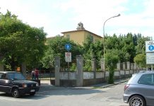 Giardini Nerja, sporcizia e degrado. Le promesse non mantenute