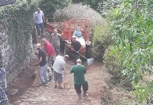Pontito, volontari ripuliscono antica strada di accesso al paese