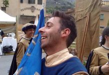 “Vieni al Palio e ti taglio i capelli”. L’idea di un parrucchiere