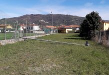 Vento. Cade un lampione del campo sussidiario