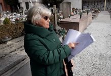Mille euro per cambiare il nome su una tomba che ancora non c’è. “La tassa sulle disgrazie”