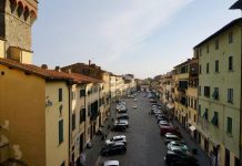 I parcheggi tornano a pagamento ma la sosta di cortesia aumenta a trenta minuti. “Compriamo a Pescia”