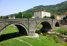 Stop ai bus sul ponte del Duomo. Almeno fino a dopo il Giubileo