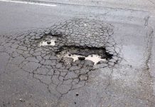 Strade come groviera. Lo slalom per schivare le buche