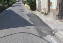 Collodi, strada dissestata. Pericolo per i pedoni