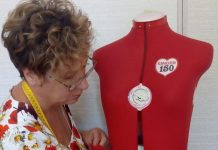 E’ il giorno dell’arte del “taglia e cuci”. Quindici abiti di Guarisa in Palagio