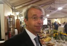 Passaggio della campana al nuovo presidente Lions. Un nuovo socio