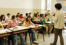 Studenti trattati come “palline del lotto”. Provveditorato nel caos