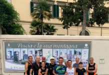 La bandiera di Pescia ai podisti che hanno percorso le 10 Castella