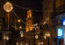 Pacchi alimentari al posto della luminara. L’iniziativa di alcuni commercianti