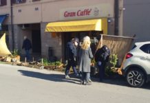 Auto sbanda in via Amendola. Distrutto cortile di un bar