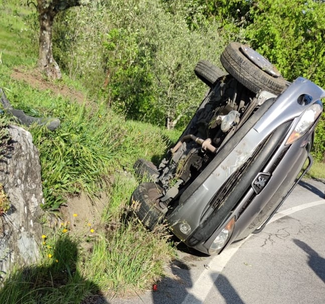 auto ribaltata