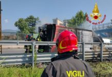 Incendio sull’autostrada A11, intervengono due squadre di Vigili del Fuoco