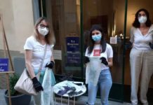 Guanti e sacchetto biodegradabile a chi arriva in città. L’idea della Magione