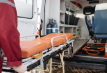 Scontro tra auto e furgone. In due al pronto soccorso. Traffico in tilt