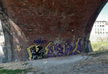 “Baffina ruspa”. E te, invece come sei? Deturpato il ponte del Duomo