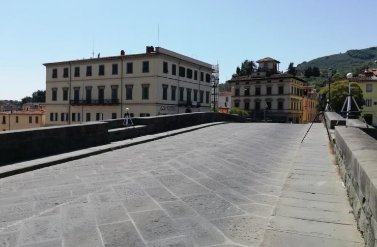 Prove di carico. Chiuso anche il ponte del Duomo