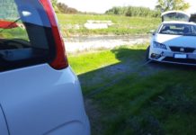 Auto con due persone sta per cadere nel fiume. Li salva responsabile protezione civile