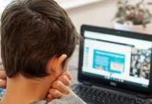 Lorenzini, metà degli studenti nei container. Rischio dad. Almeno 7 anni prima di una nuova sede