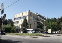 Urla strazianti e lamenti, si teme il peggio. Ma è un falso allarme