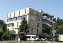 “Urla e lamenti come un animale ferito”. Parlano i residenti di via Galeotti