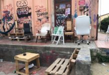 Campetto da basket, degrado infinito. Un materasso sul tetto. “L’appello a Giurlani”