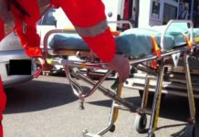 Ha un malore e va a sbattere contro un muro. Al pronto soccorso in codice giallo