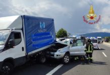 Incidente in autostrada. Feriti, muore un cavallo