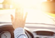 Abbagliato dal sole, investe due signore. Al pronto soccorso in codice giallo