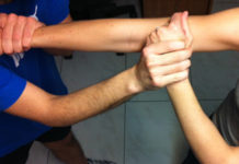 Lite tra due giovani. Intervengono le forze dell’ordine. Ragazza al pronto soccorso