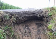 Frana l’argine in via Ricci. A rischio la strada. La rabbia dei residenti