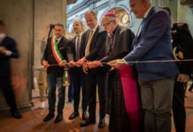 “Signor Eike Schmidt, lasci a Pescia il Raffaello”. Tutte le foto