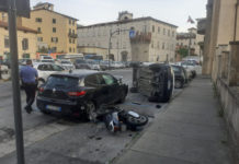 Perde il controllo dell’auto e fa strike. Ribaltato un furgone, distrutto un motorino. Feriti