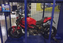 Poste “ingabbia” la Ducati. Al via il servizio per trasportare moto e bici in vacanza