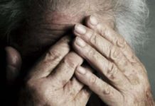 Insulti sessisti, minacce, sassi e pallonate. La testimonianza della famiglia “bullizzata”