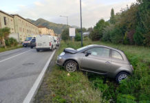 Frontale tra due auto in via Fiorentina. In tre al pronto soccorso