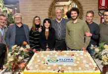 I soci e i collaboratori di Flora Toscana in festa. Italia, mercato in crescita
