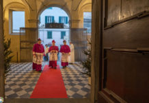 Pescia accoglie il vescovo Tardelli. “Vengo a voi in punta di piedi”. Le foto di Claudio Minghi
