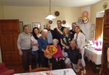 Iolanda Suffredini compie 100 anni. Una vita ad Aramo. La visita di Franchi