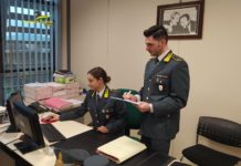 Addobbi natalizi, posatee bicchieri. SEQUESTRATI 8.000 prodotti non sicuri