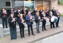 Sveglia! La banda festeggia il primo maggio con un tuffo nel passato. Le foto