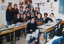 Stesso posto, stessa ora, come 25 anni fa. Gli ex alunni del Lorenzini si ritrovano