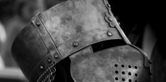 Il Palio va in città. Vota la vetrina nel Medioevo