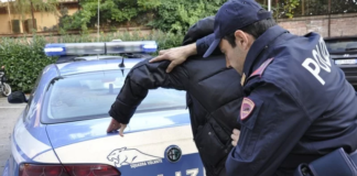 BRANDISCE COLTELLO. IN ESCANDESCENZA, arrestato 32enne extracomunitario