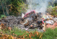 Cattivi odori nell’aria. “Nessun allarme ma non sostare all’aperto”