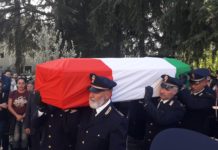 Funerali solenni per l’ultimo saluto a Diego Dino Guida. “Che la terra ti sia finalmente lieve”